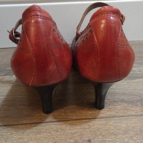 Gorgeous Bos & Co Leather Heels - Picture 5 of 5